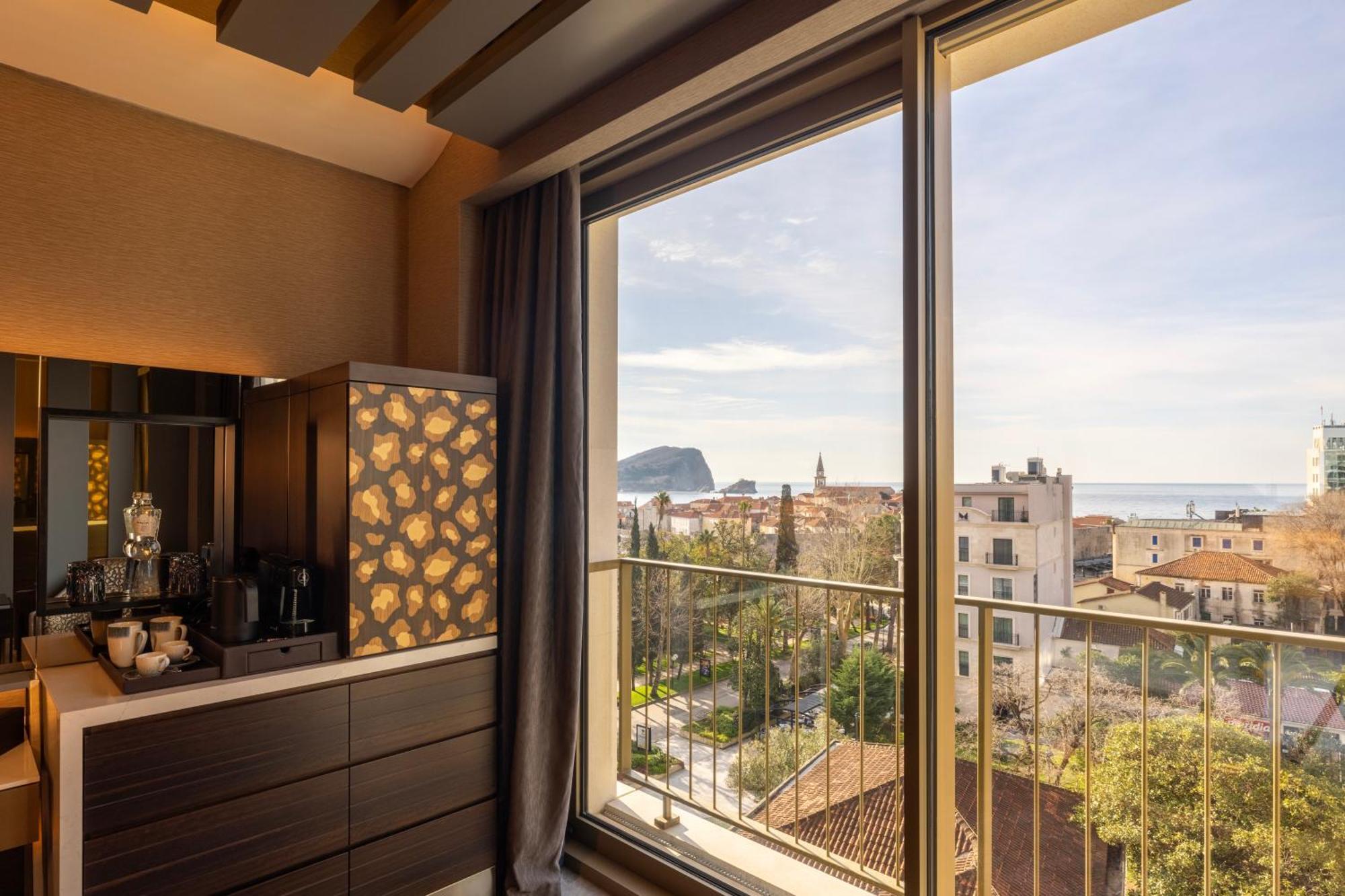 Merit Starlit Hotel & Residences Budva Exteriör bild